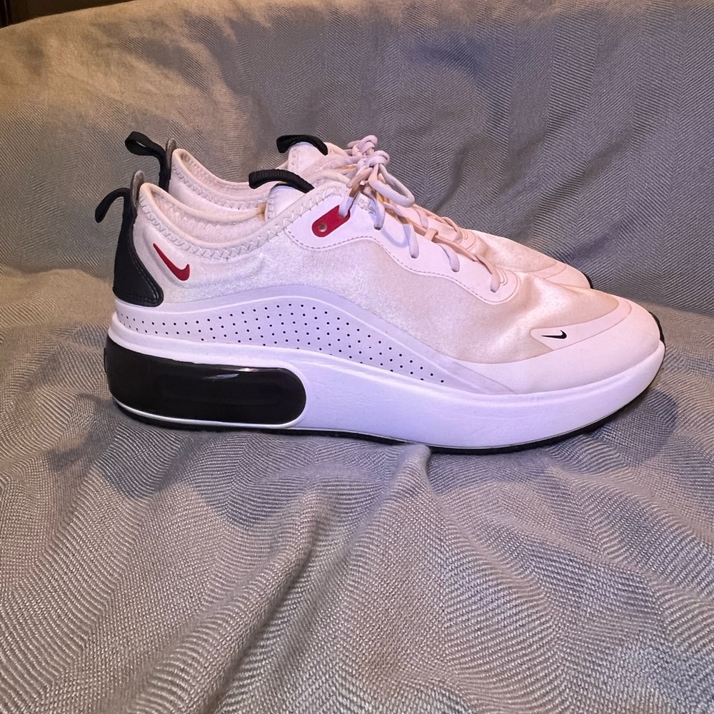 Nike Air Max Dia pink athletic shoes women’s 9.5